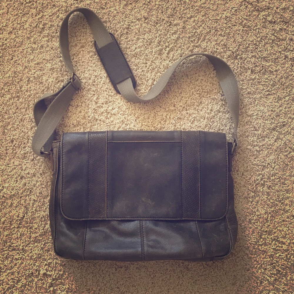 Black Rivet Distressed Leather Messenger Bag